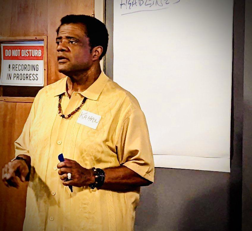 Dr. Kahan Sablo leading a workshop and facilitating dialogue in Chicago